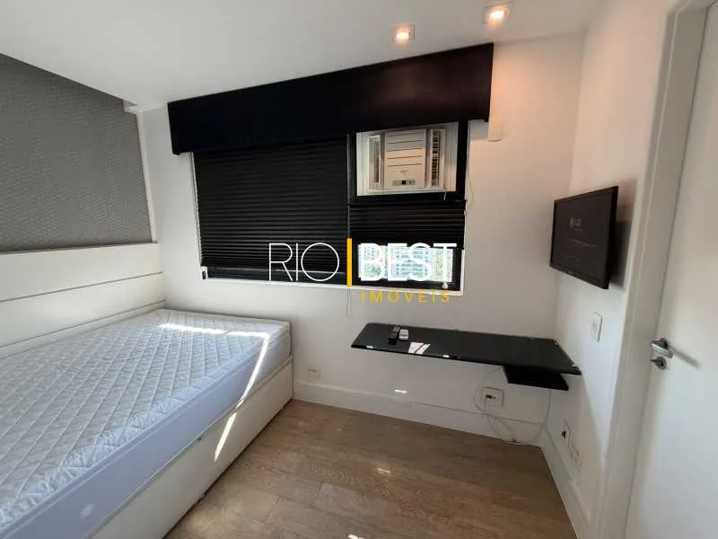 Furnished 4-bedroom apartment with open-plan kitchen — photo 9