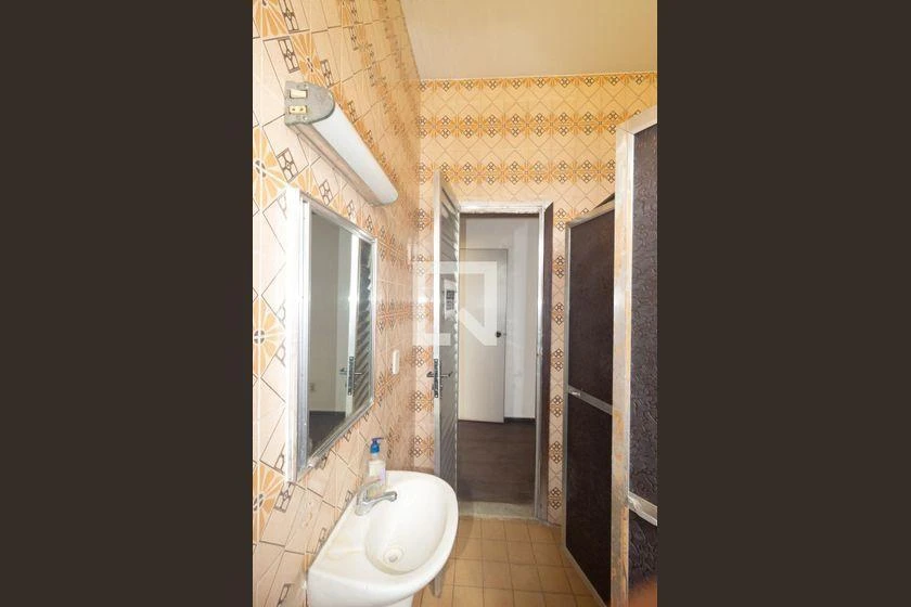 House, 500 m², with wood or laminate floors — photo 47