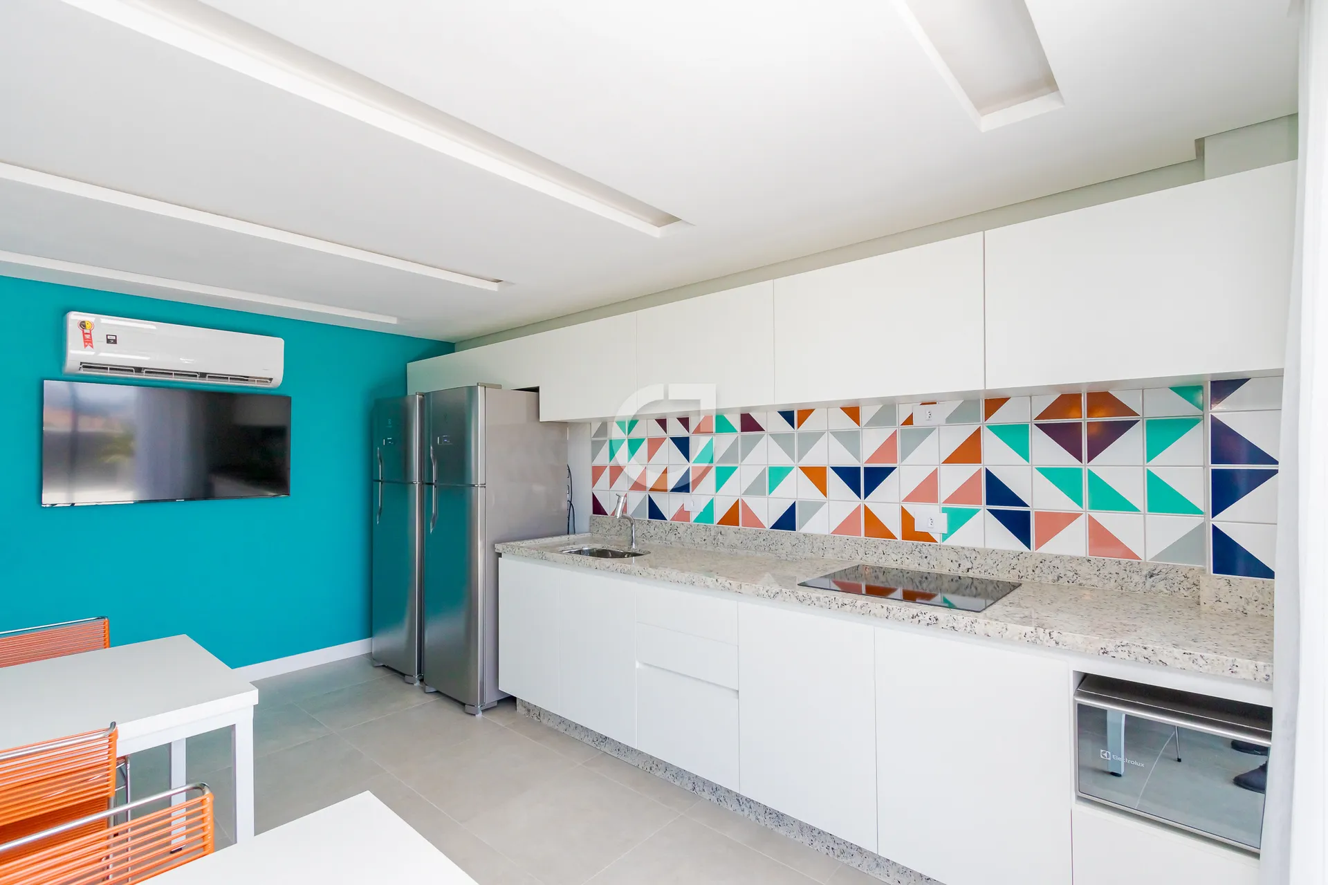 Furnished 1-bedroom apartment with open-plan kitchen — photo 20