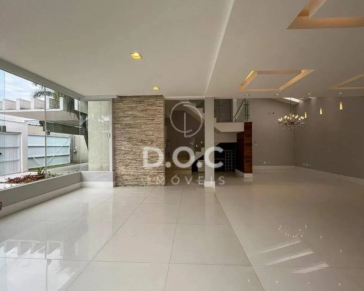 Floor-to-ceiling windows in a 5-bedroom house, 300 m² — photo 28