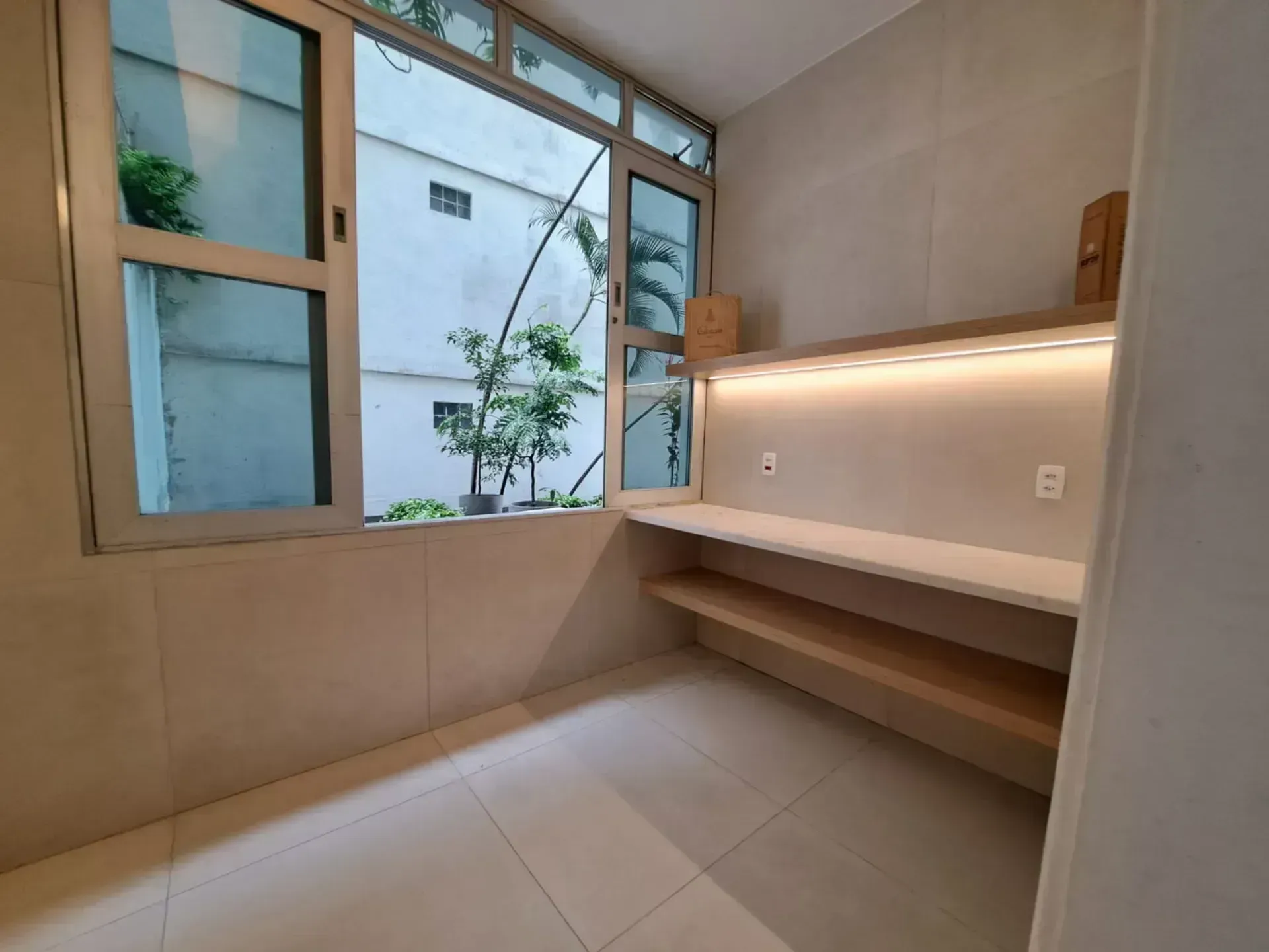 Furnished apartment with 4 bedrooms and 4 bathrooms — photo 22