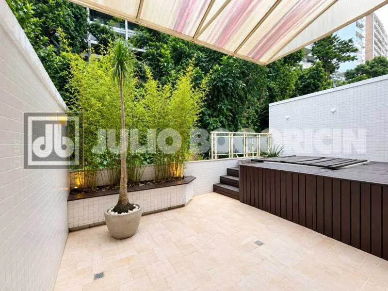 3-bedroom apartment with a park view in Rio de Janeiro