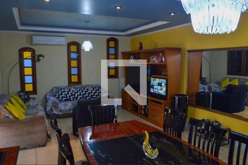 Casa mobiliada com 4 quartos e 600 m²