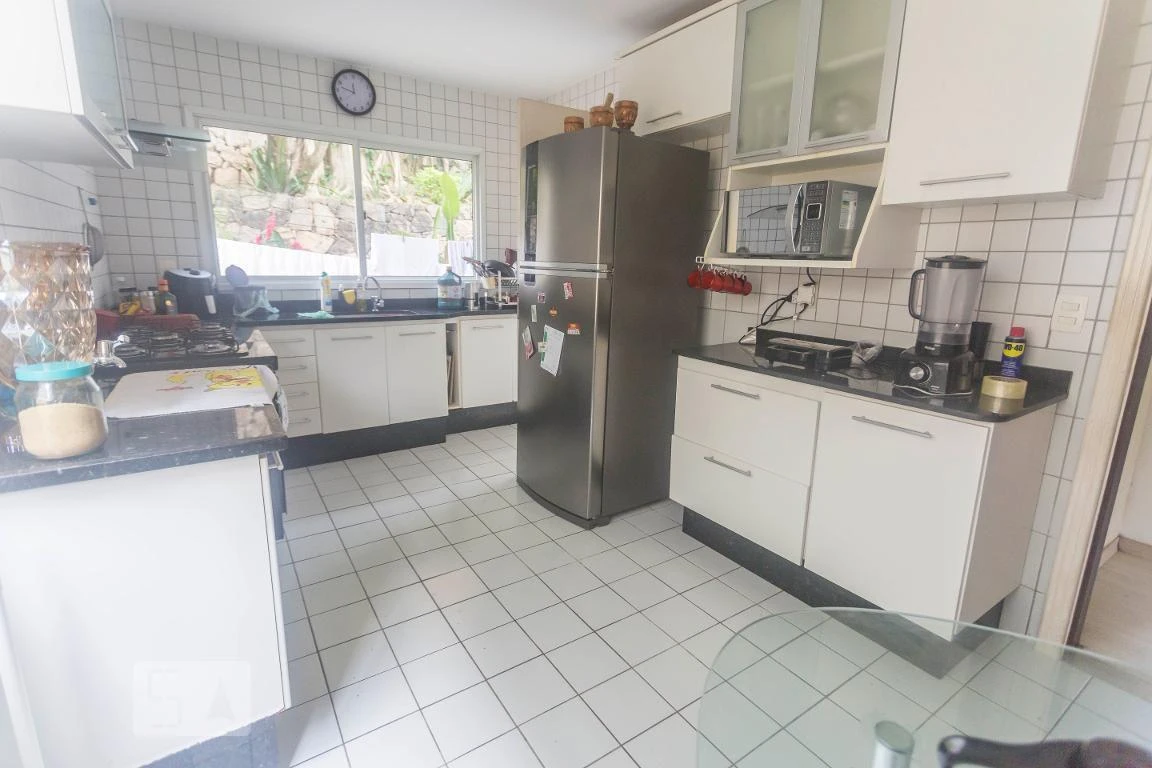 Furnished 680 m² house with 3 bedrooms — photo 20