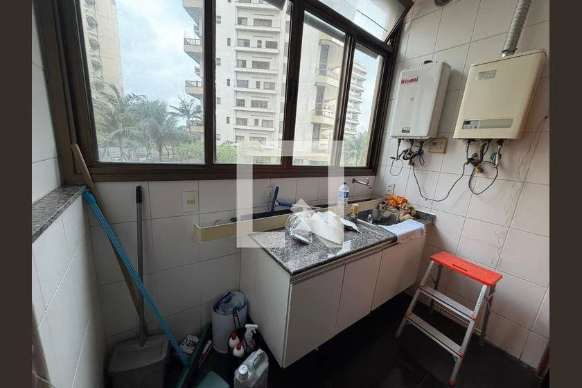 166 m² apartment with 4 en-suite bedrooms and enclosed balcony — photo 25