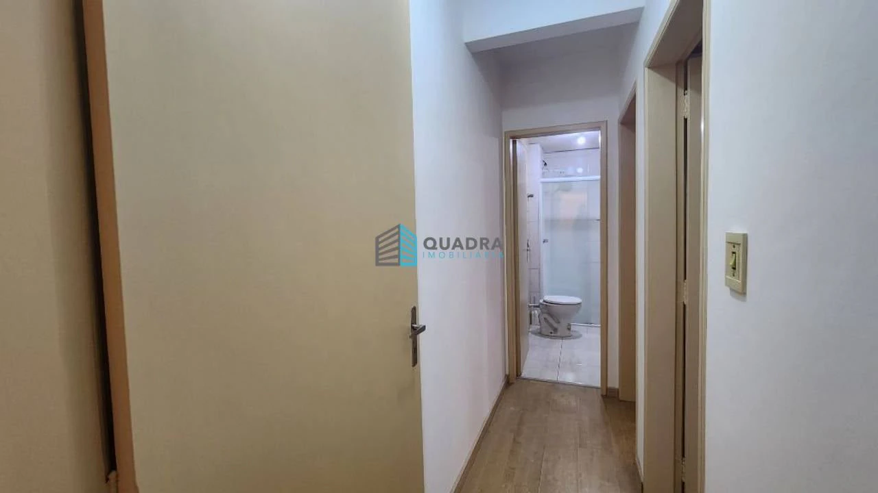 Departamento con piso de madera o laminado en Florianópolis — photo 16