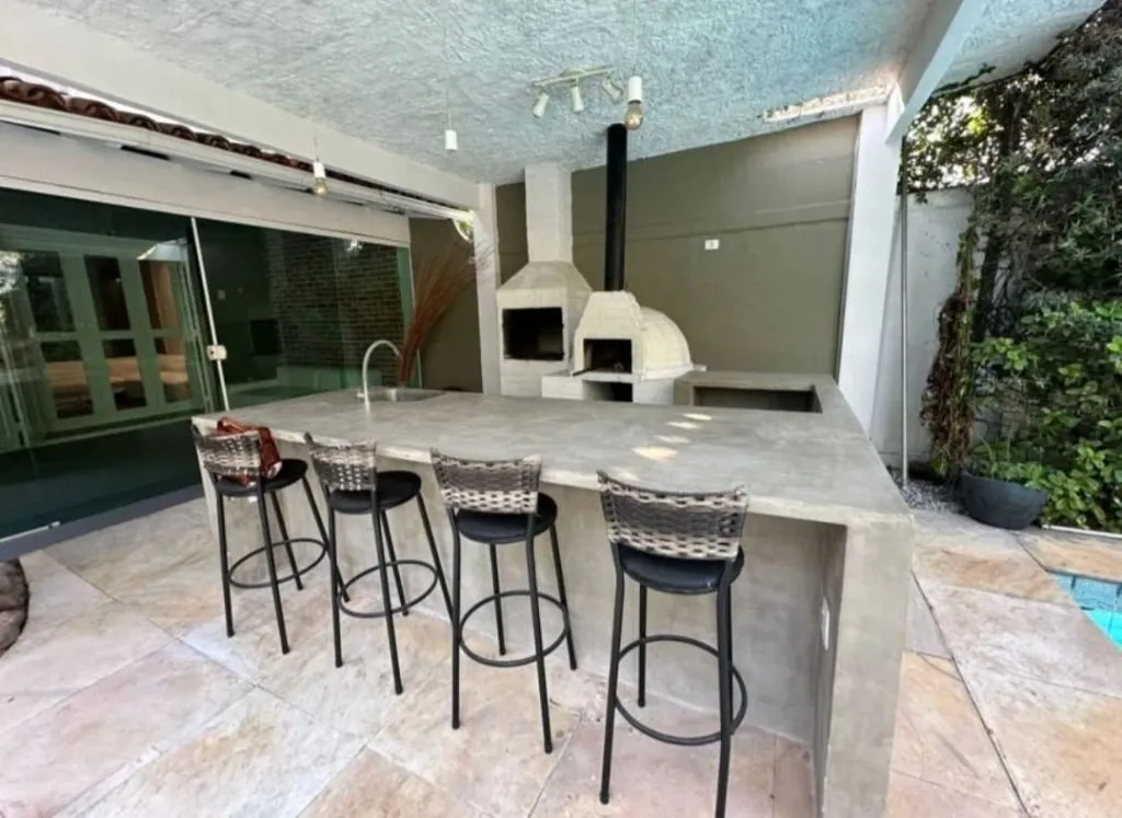 House with 5 bedrooms and 4 bathrooms, 647 m² — photo 43