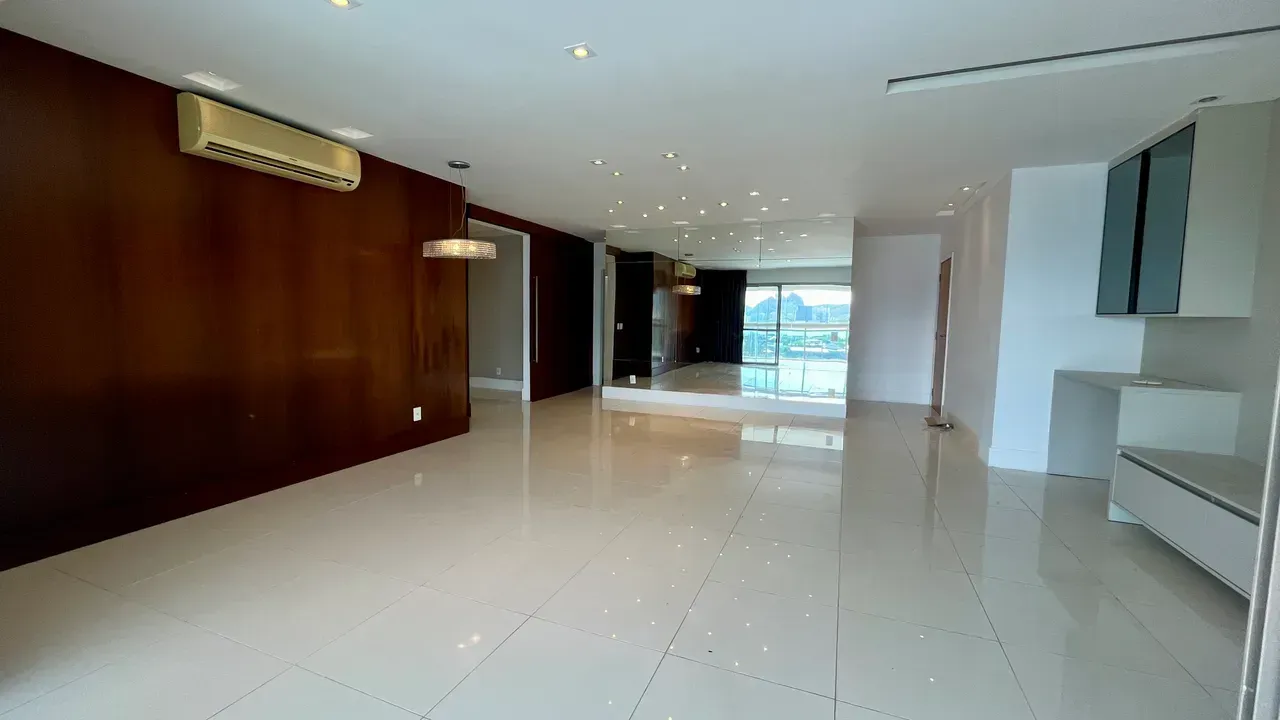 Rental apartment with 4 bedrooms and enclosed balcony — photo 11
