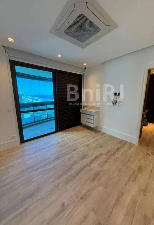 Квартира 779 м² без меблів із 4 спальнями-сюїтами — photo 28