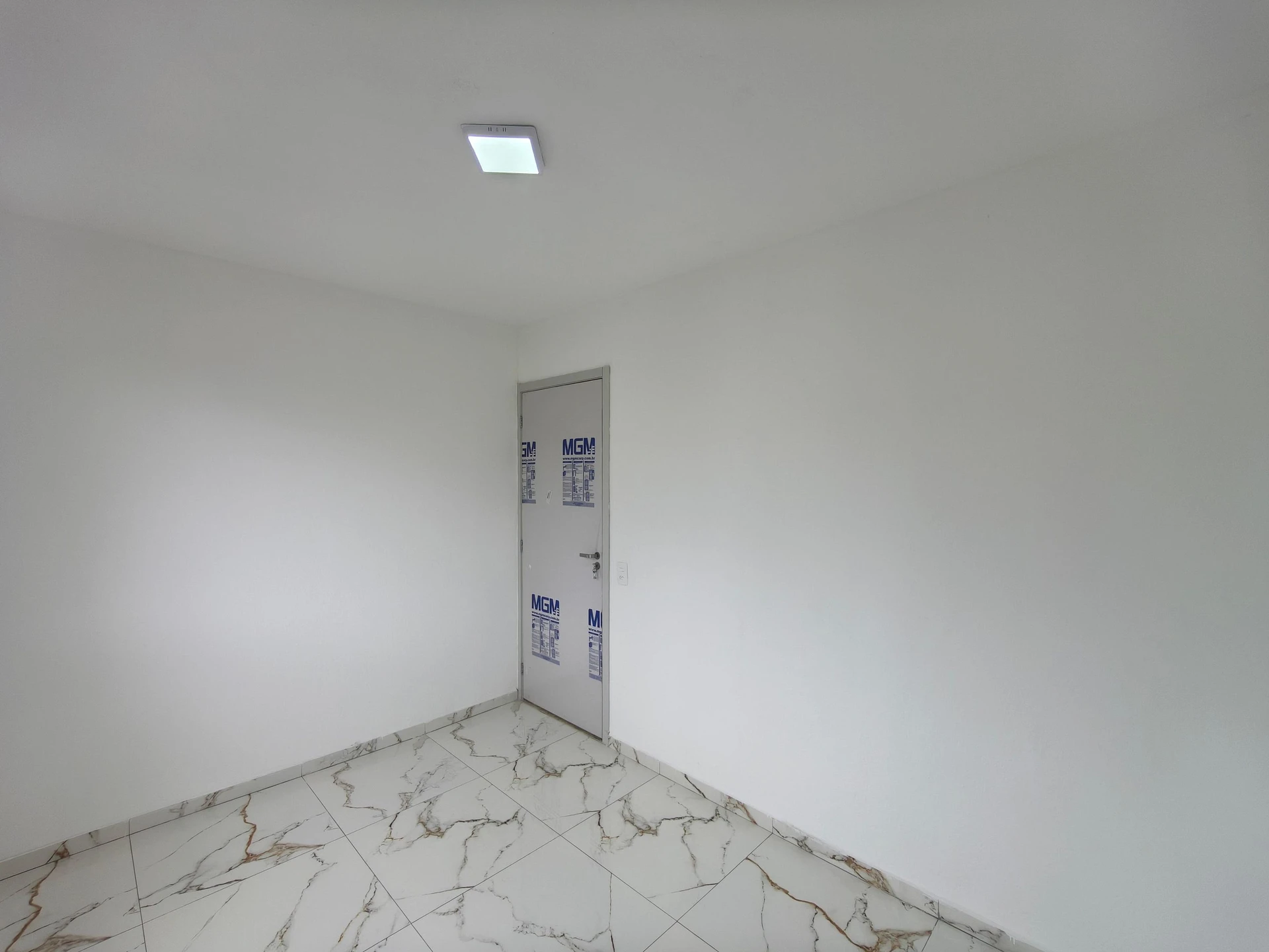 Unfurnished 2-bedroom apartment with 1 parking space — photo 24