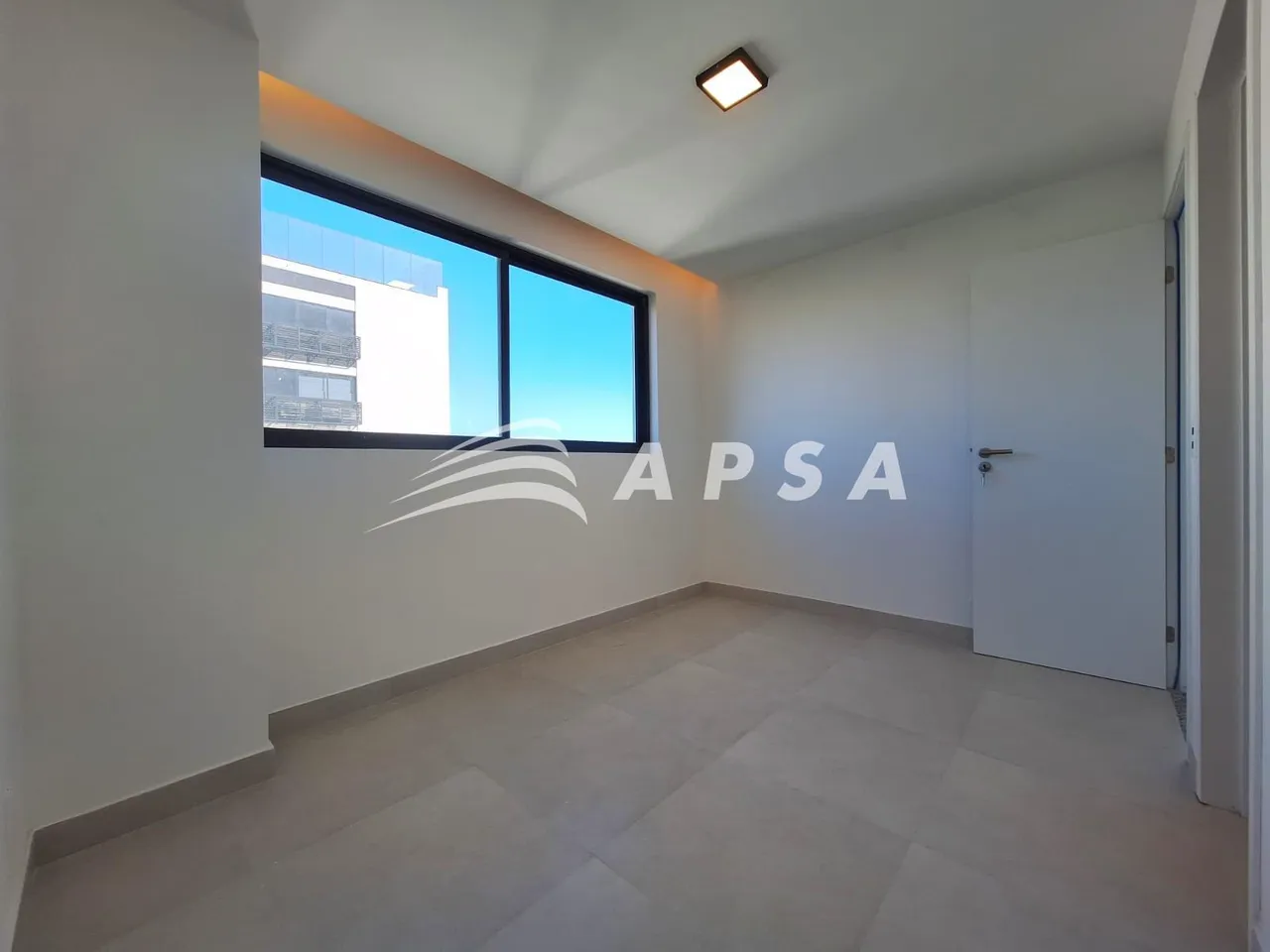 3-bedroom unfurnished apartment with open-plan kitchen — photo 7