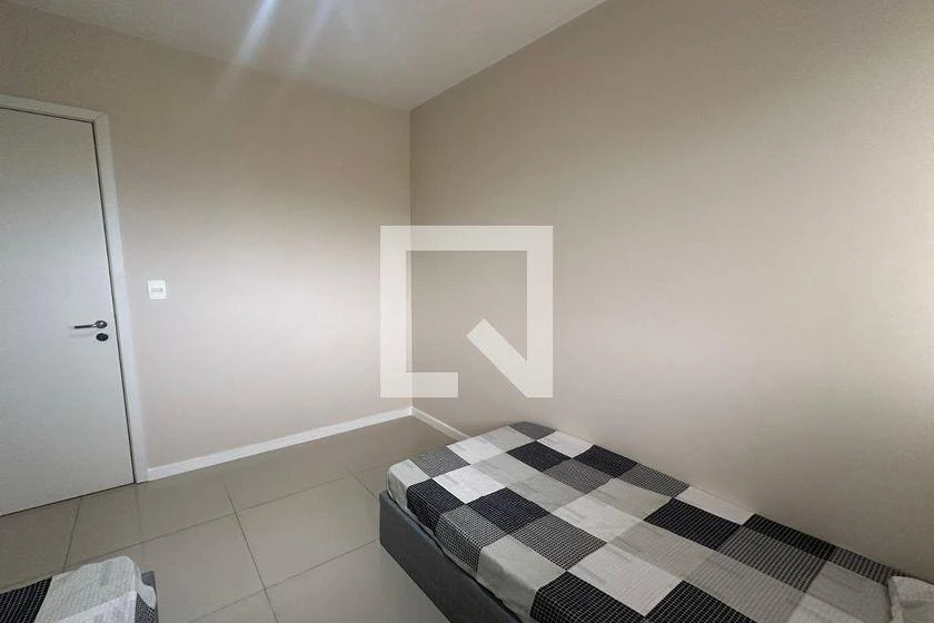 Furnished 2-bedroom apartment with balcony — photo 9