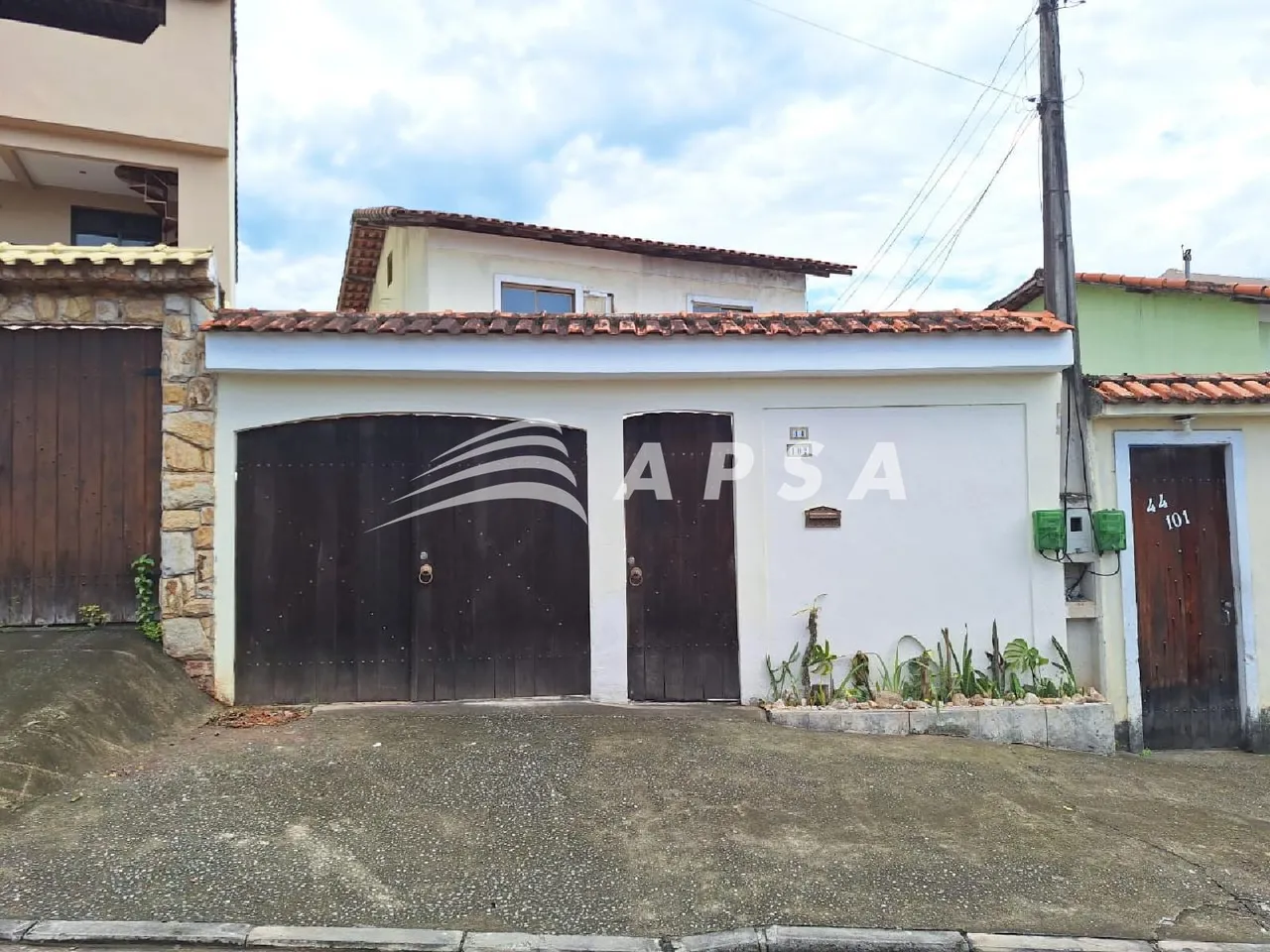 Casa com 2 quartos e cozinha fechada com fogão a gás — photo 11