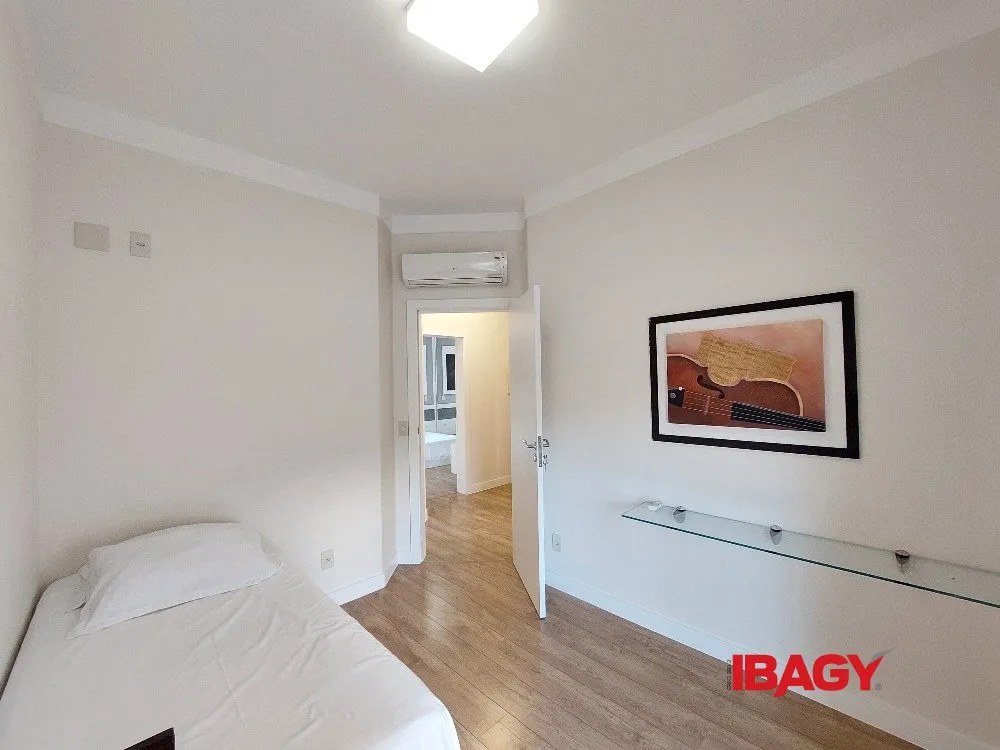 Furnished 145 m² apartment with 3 bedrooms and 2 parking — photo 12