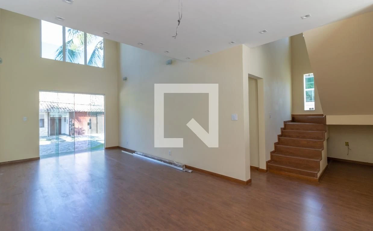 Furnished house, 195 m², with a grill on the balcony