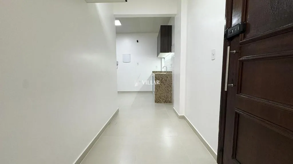 Wood or laminate floors in a 3-bedroom apartment, 80 m² — photo 15