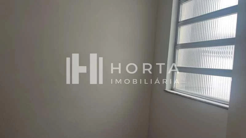 Wood or laminate floors in a 3-bedroom apartment, 127 m² — photo 8