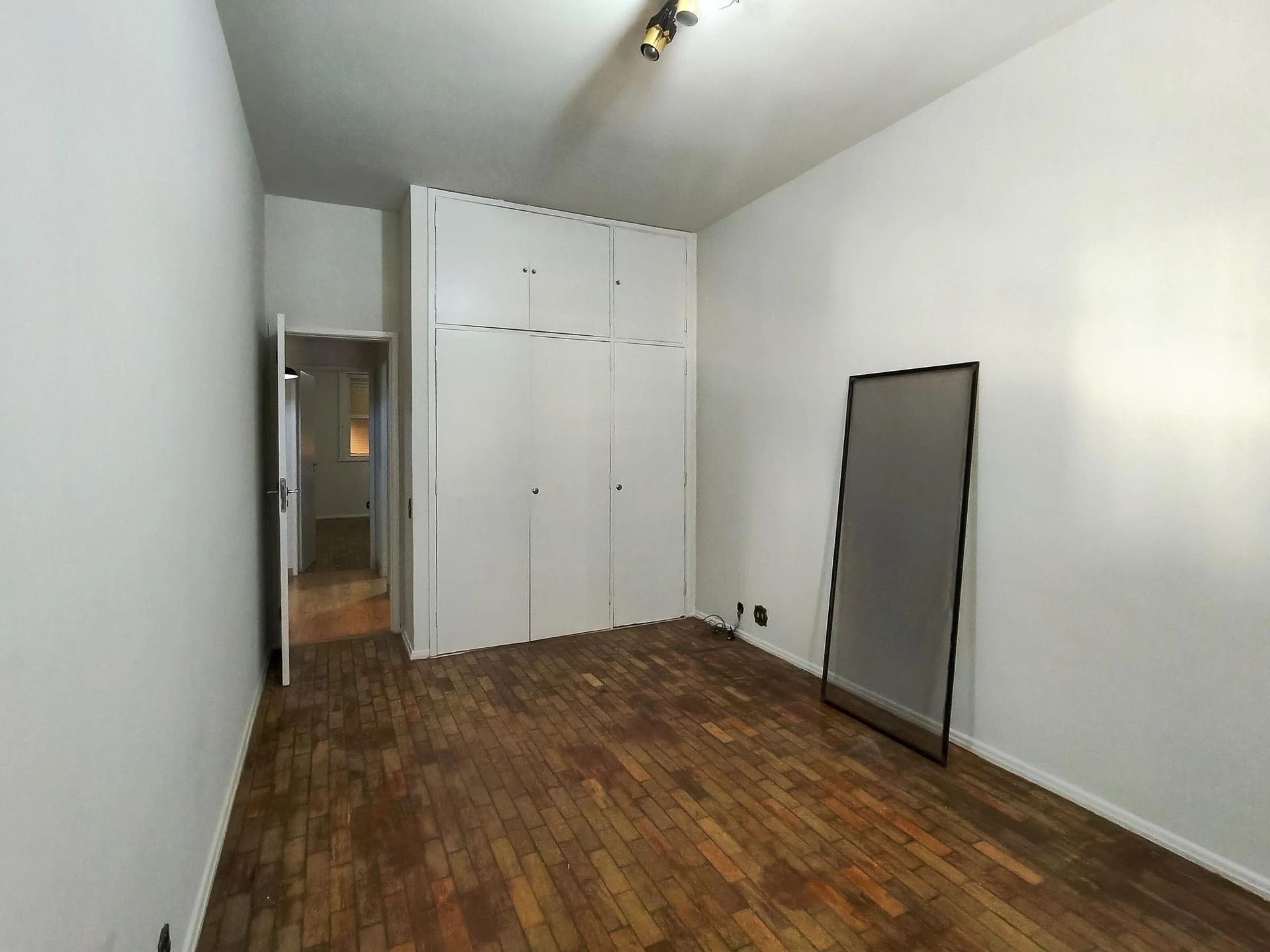 Furnished 4-bedroom apartment with 3 bathrooms — photo 38
