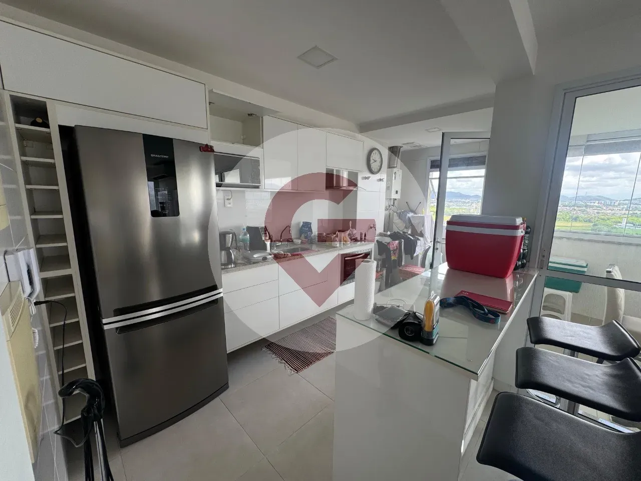 Furnished apartment, 102 m², with a glass-enclosed balcony — photo 2