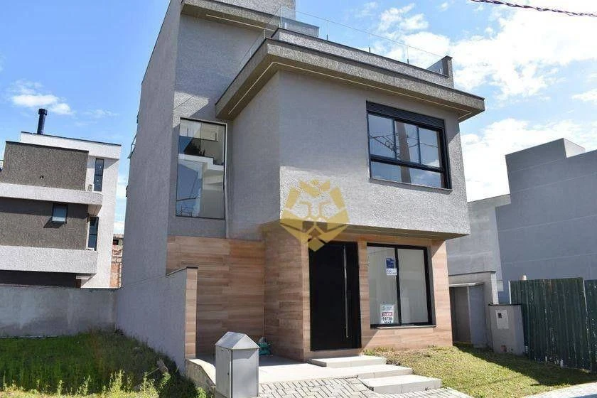 Three-storey house with 3 en-suite bedrooms and a private garden
