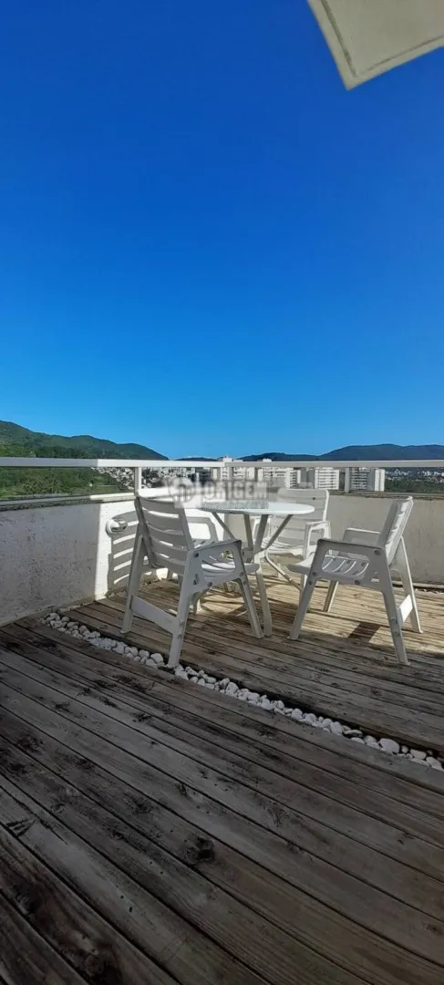 Furnished 3-bedroom apartment with 208 m² and terrace — photo 18