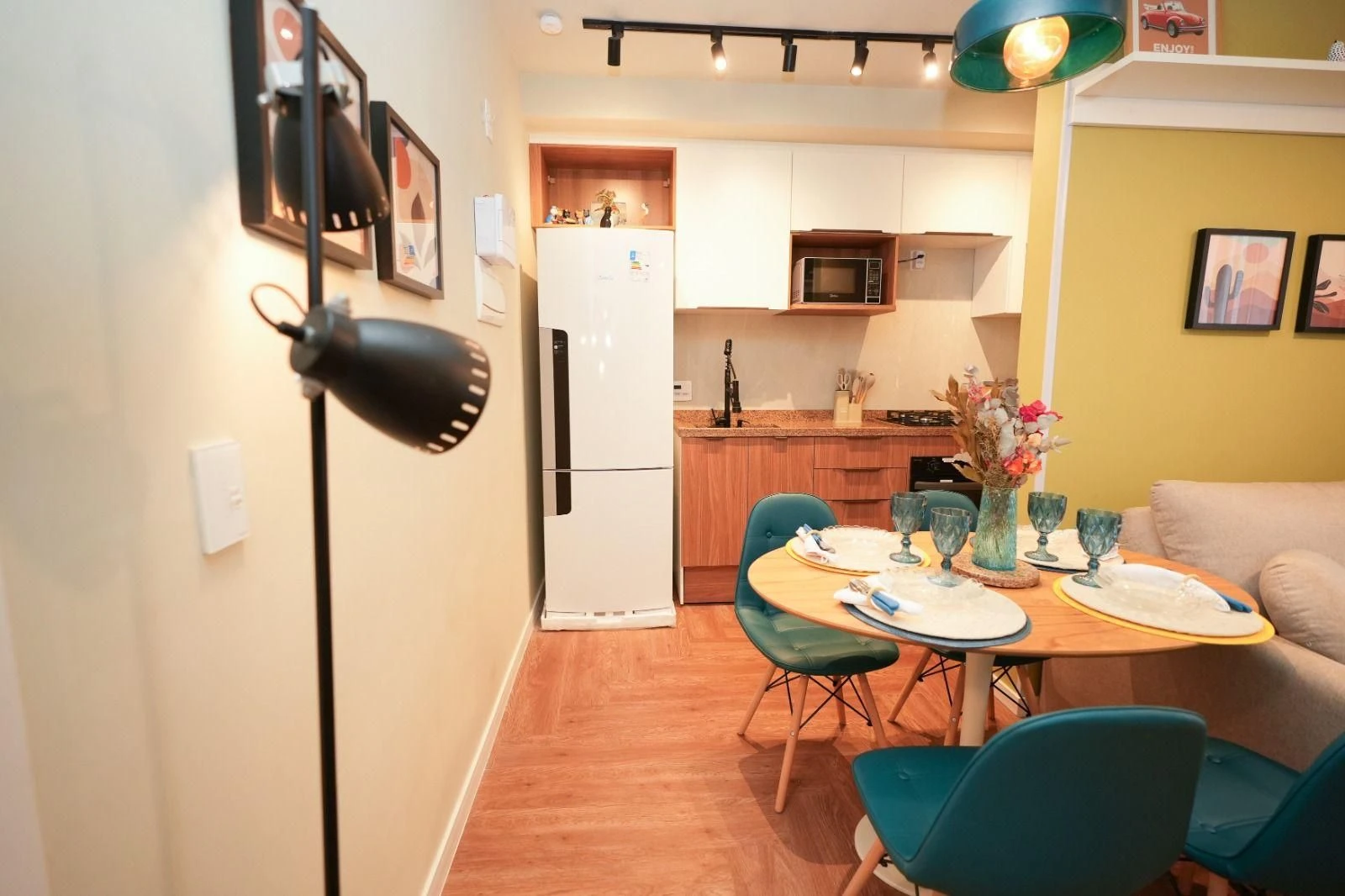 Apartamento mobiliado com cozinha americana e varanda envidraçada — photo 20