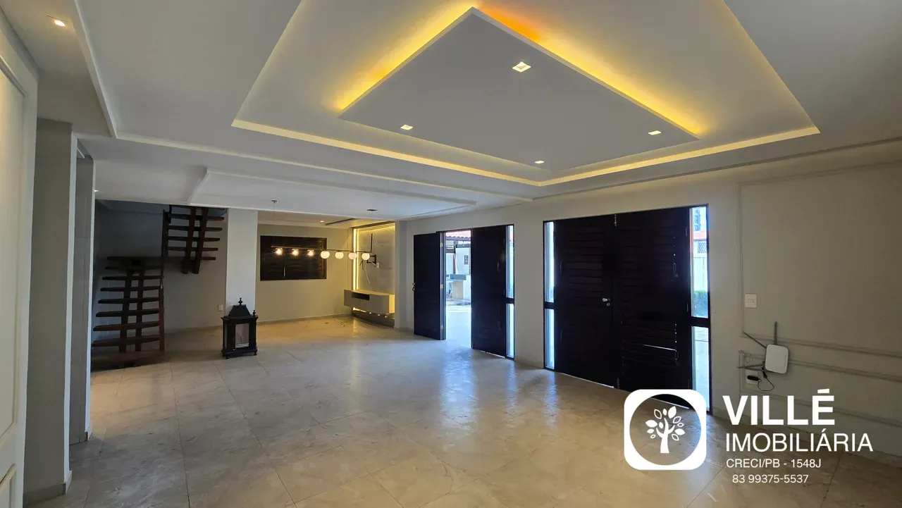 520 m² house with 5 bedrooms and 2 parking spots