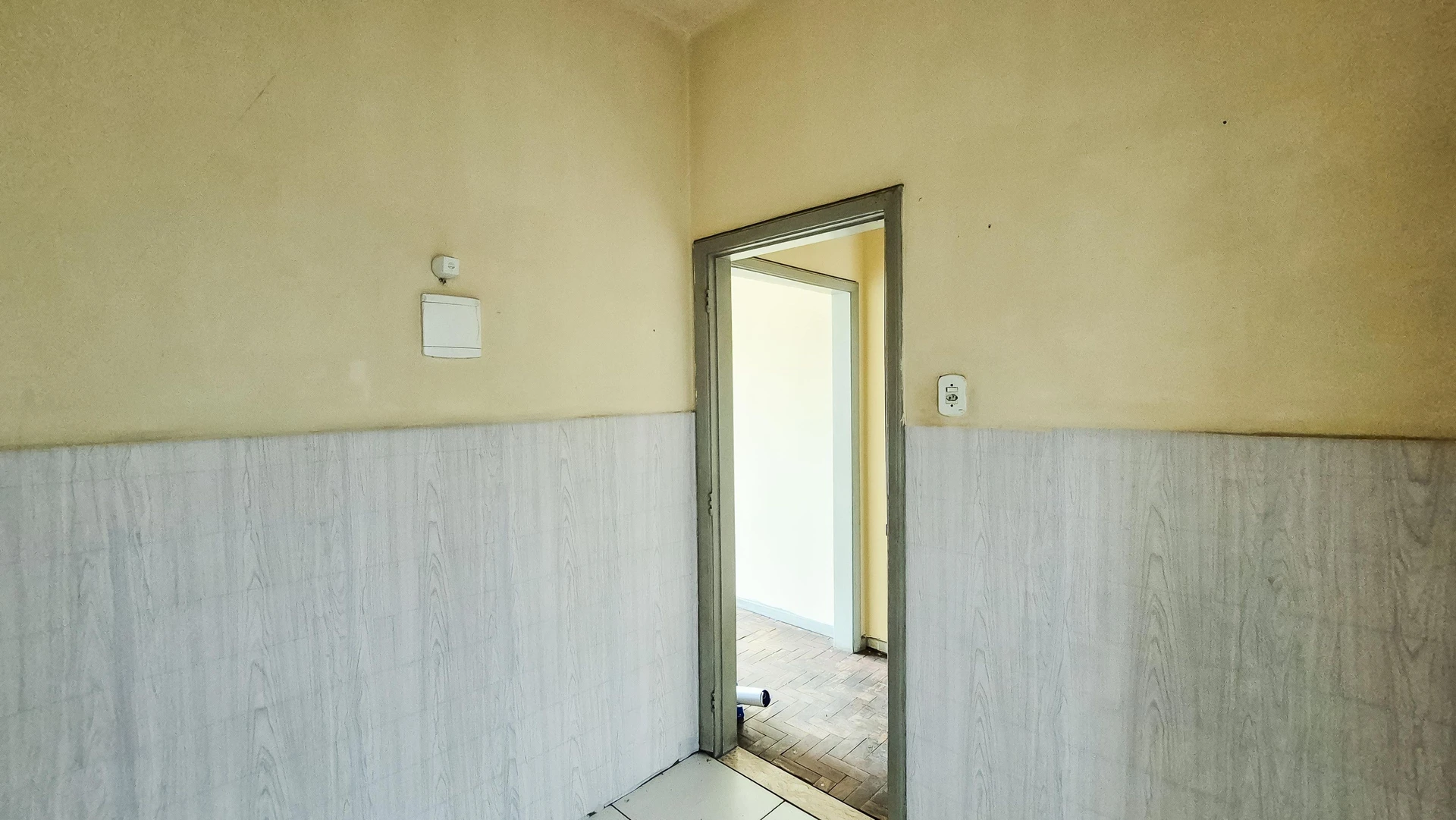 Apartment with no parking, 2 bedrooms and 1 bathroom — photo 18