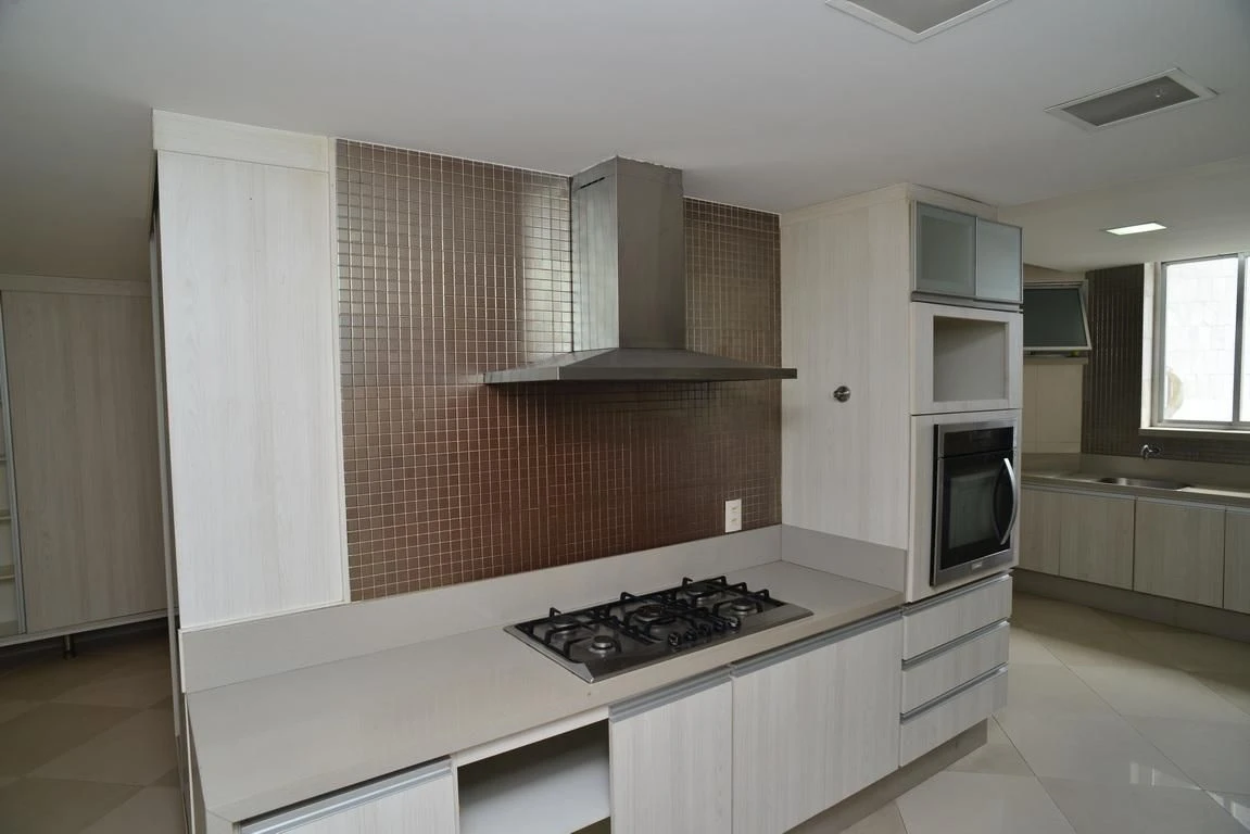 Ванна та 4 спальні: квартира 300 м² — photo 23