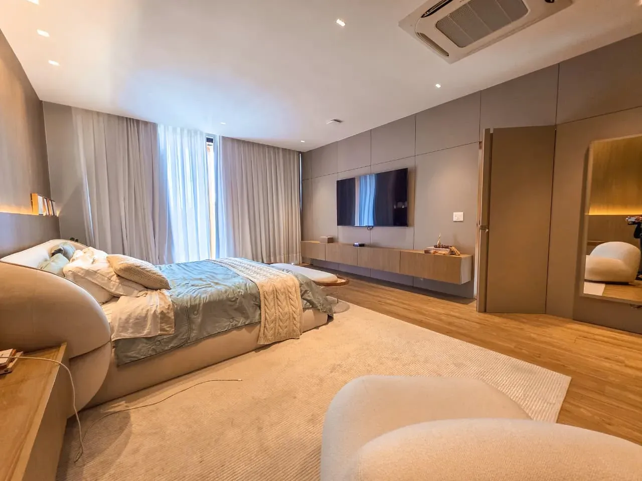 Furnished house, 920 m², with a bathtub — photo 11