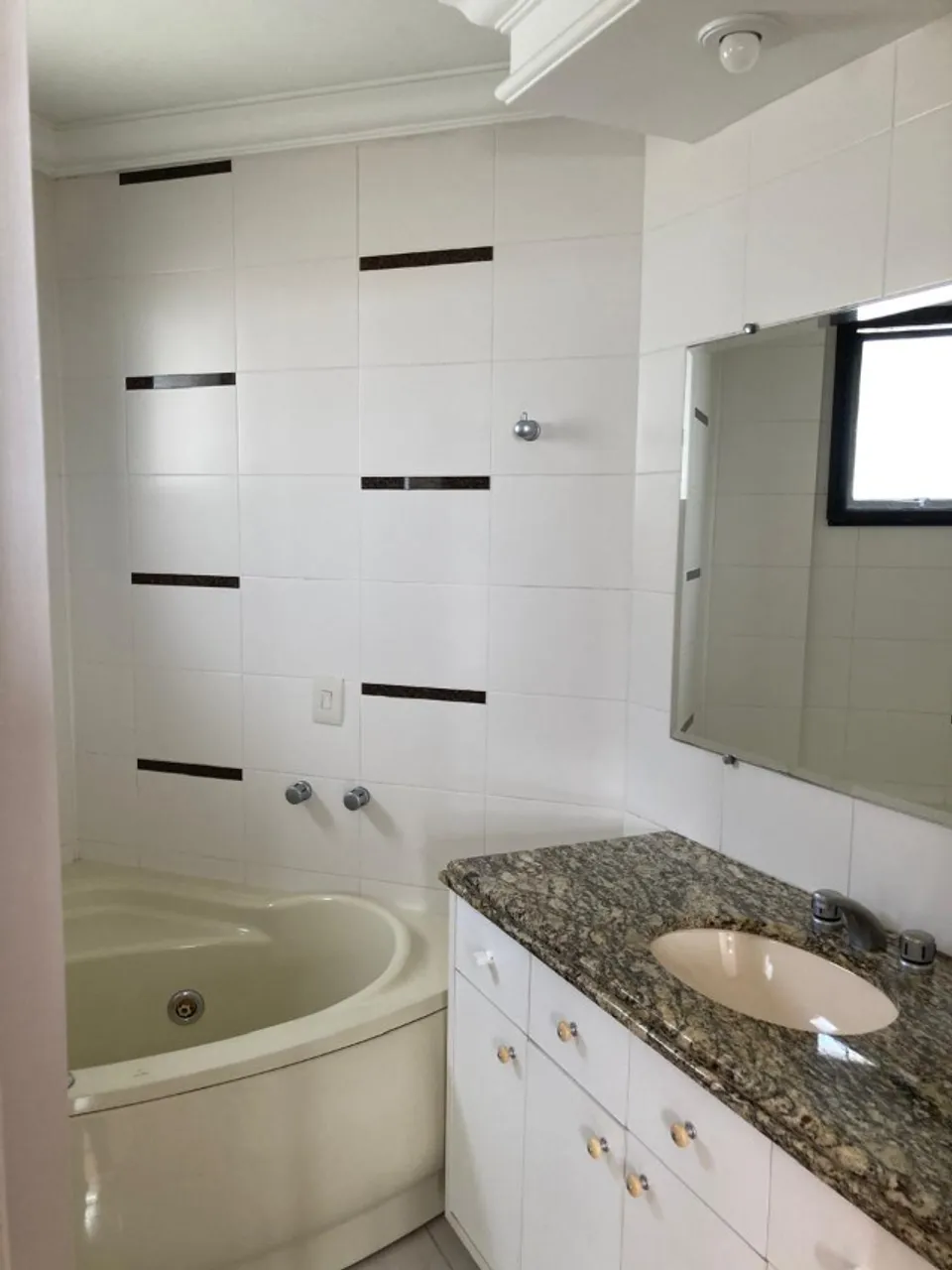 Unfurnished 3-bedroom apartment with 2 bathrooms — photo 8