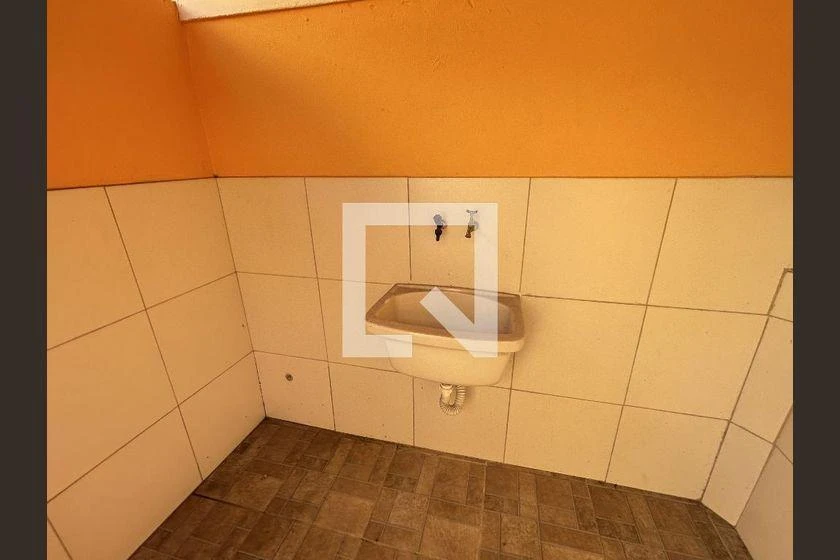 Balcony with a grill in a one-bedroom house, 62 m² — photo 4