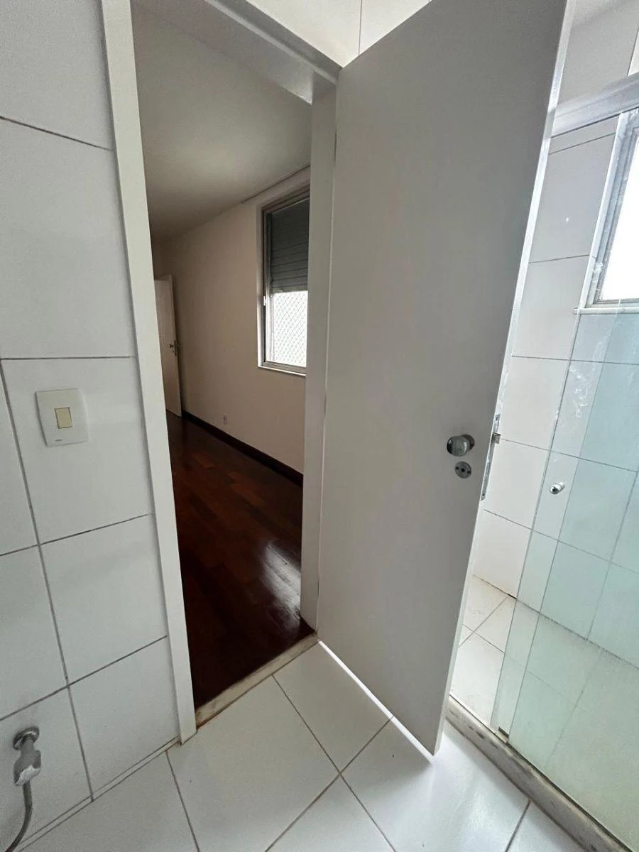 4-bedroom apartment with a walk-in closet — photo 18