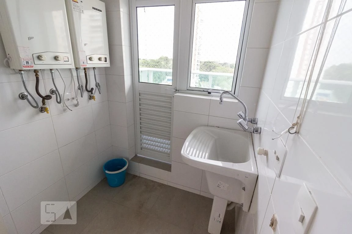 Bathtub in a 4-bedroom apartment, 255 m² — photo 14