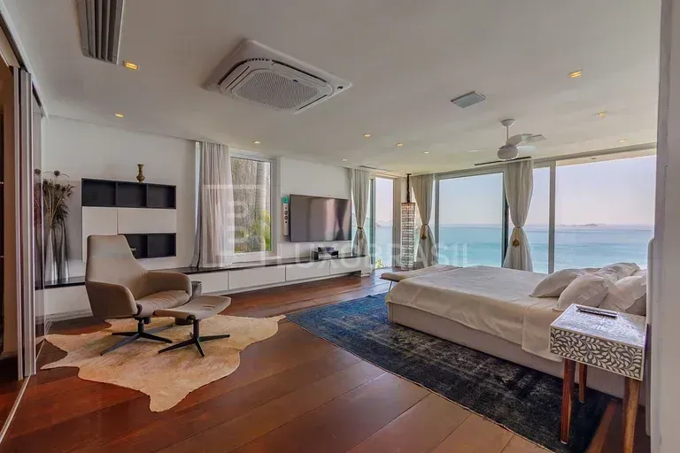 Furnished house with 5 bedrooms and an open-plan kitchen — photo 19