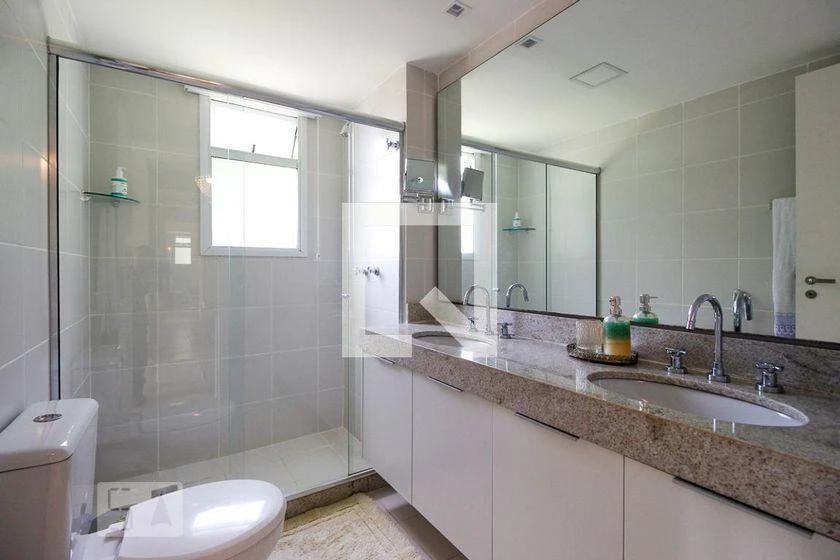 House for rent with 4 en-suite bedrooms and 450 m² — photo 42