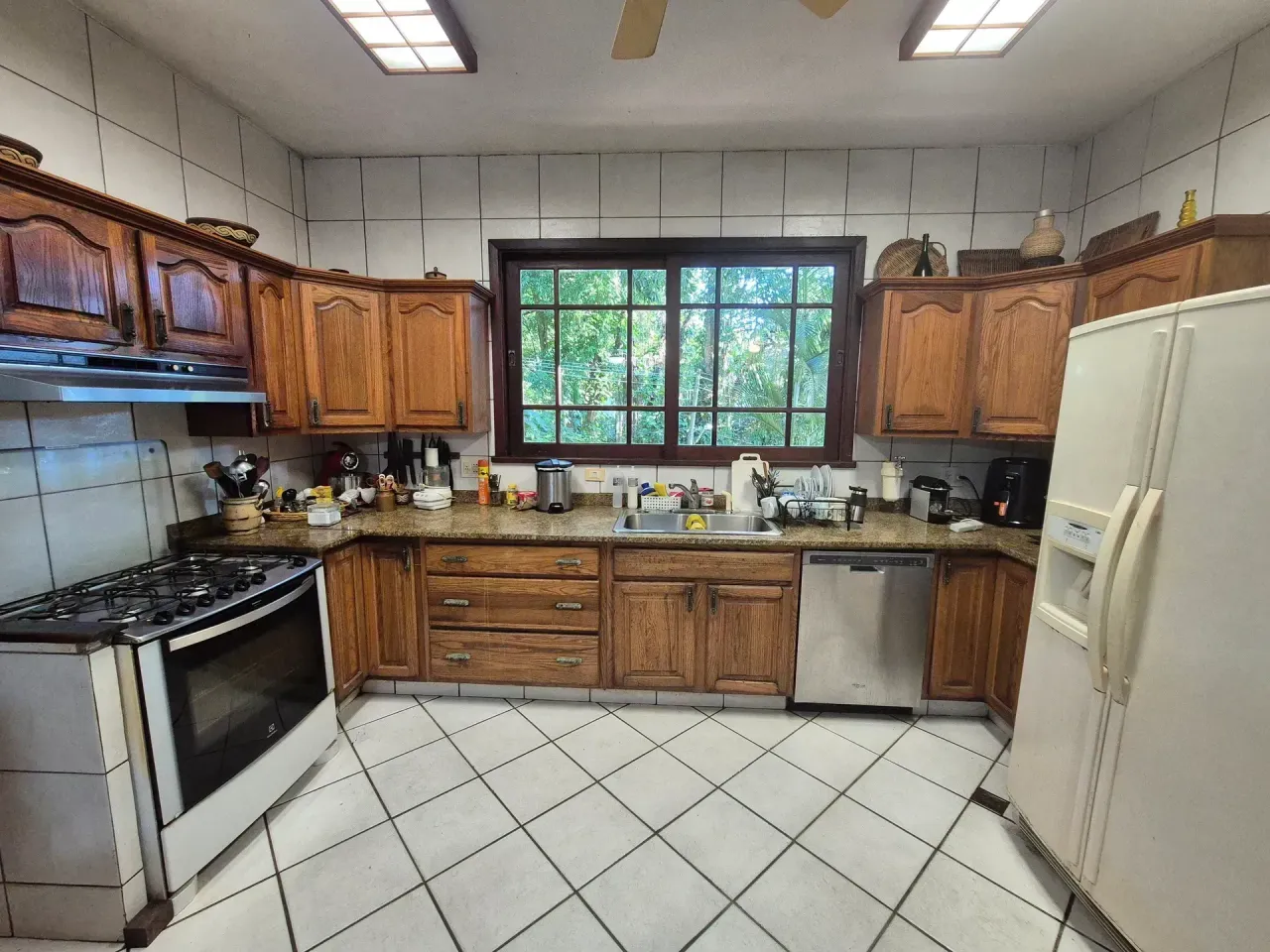 Furnished house with 5 bedrooms and 5 bathrooms — photo 2