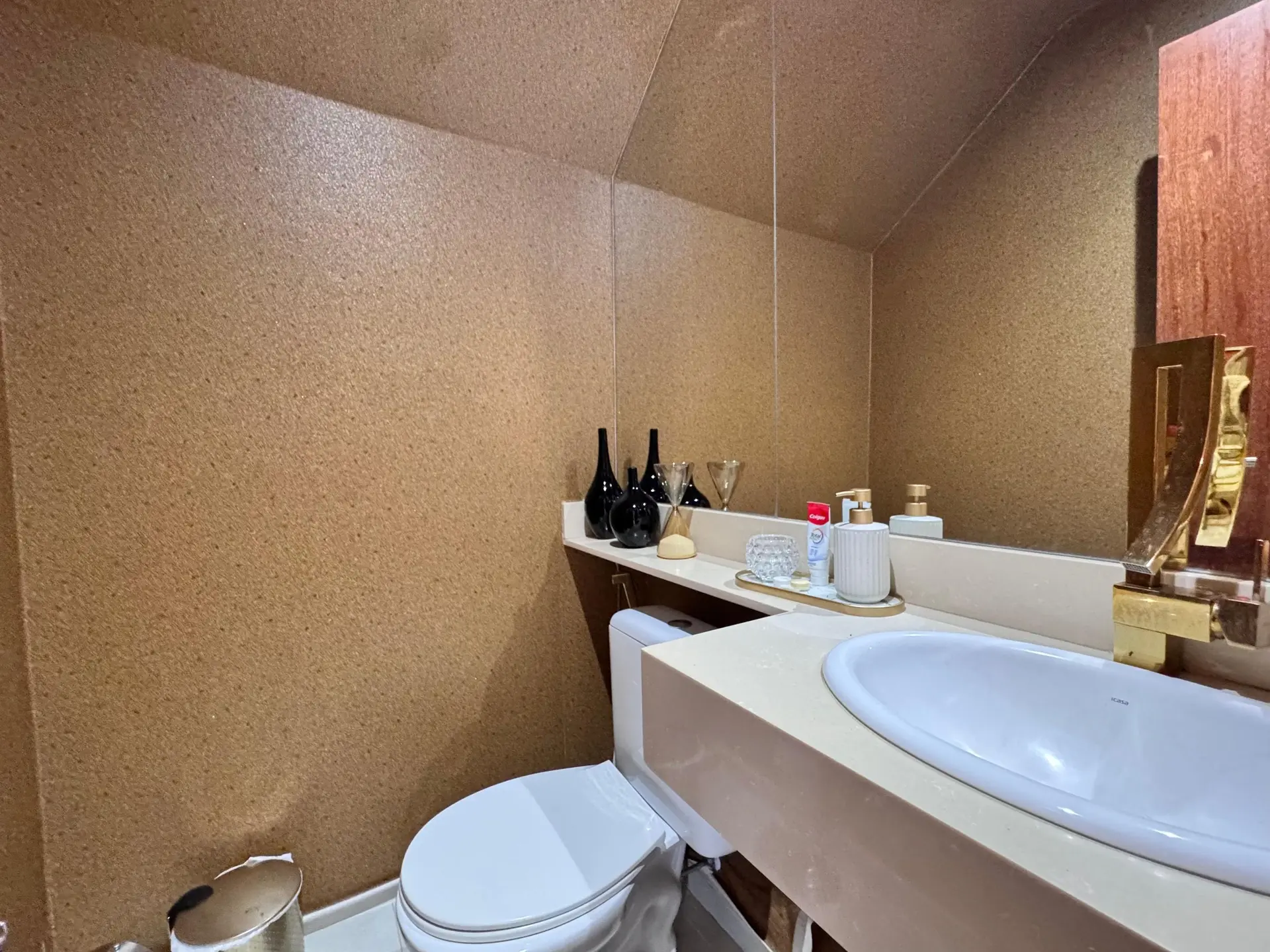 Furnished house with 4 en-suites and 6 bathrooms — photo 66