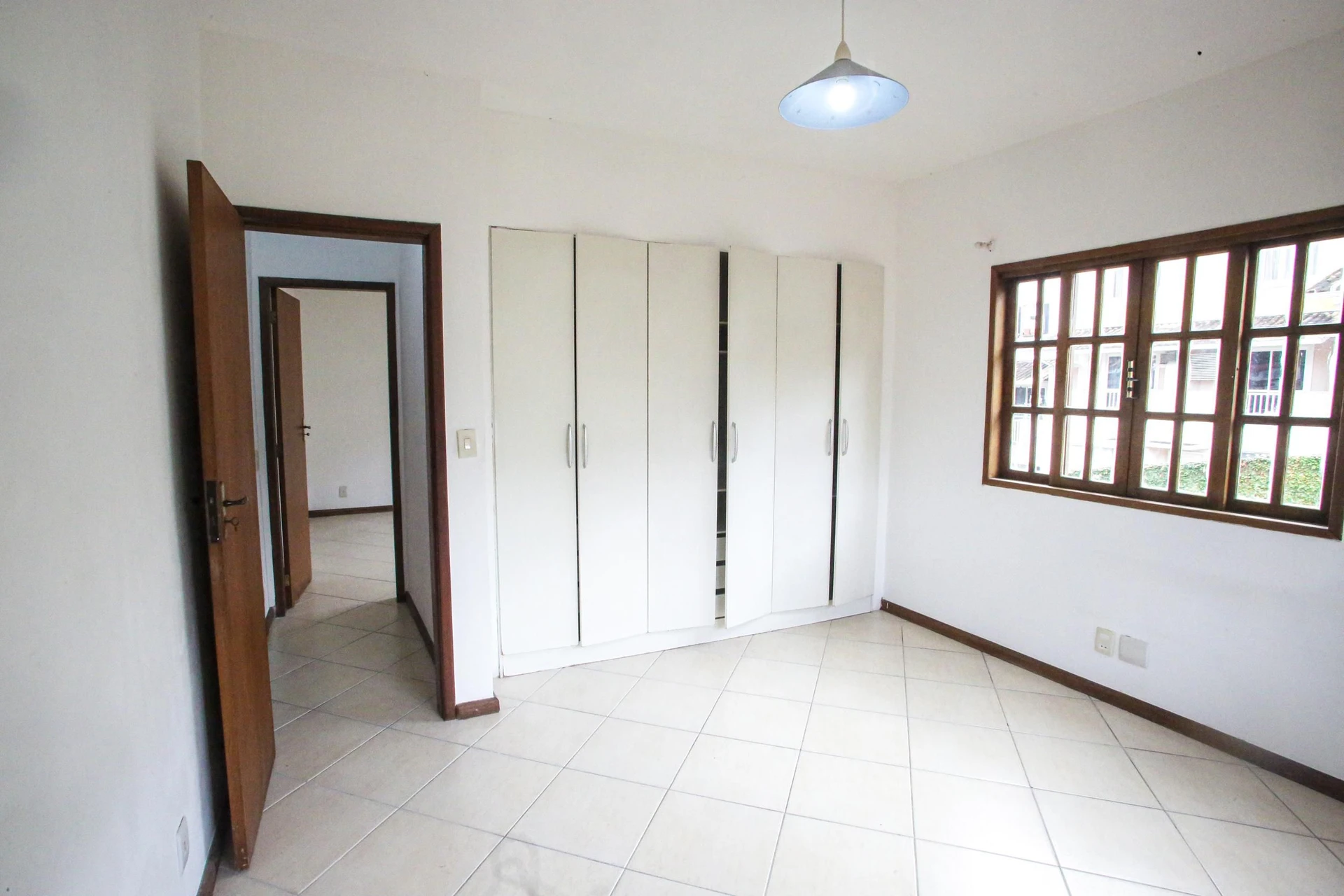 4-bedroom house with a bathtub in Rio de Janeiro — photo 36