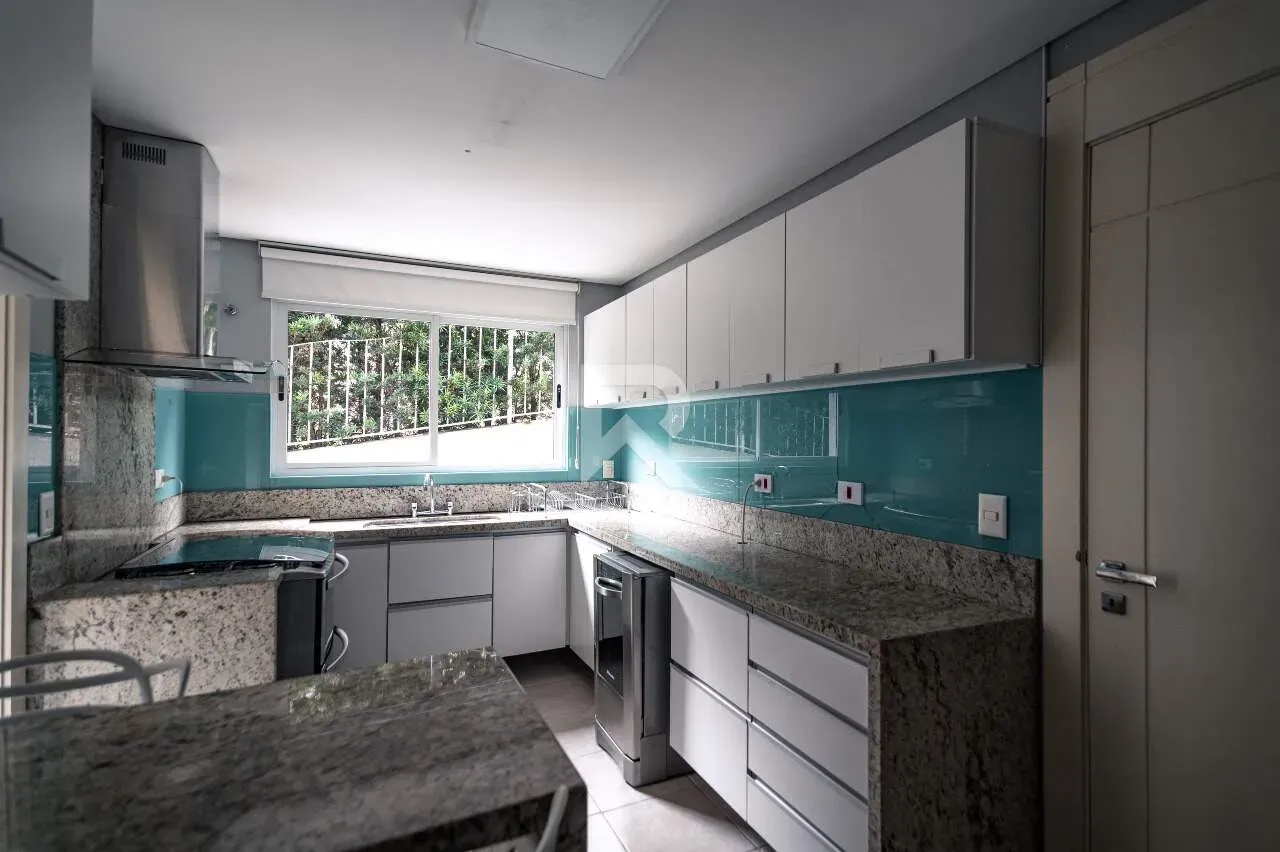 Casa con 4 suites y balcón con parrilla, 464 m² — photo 20