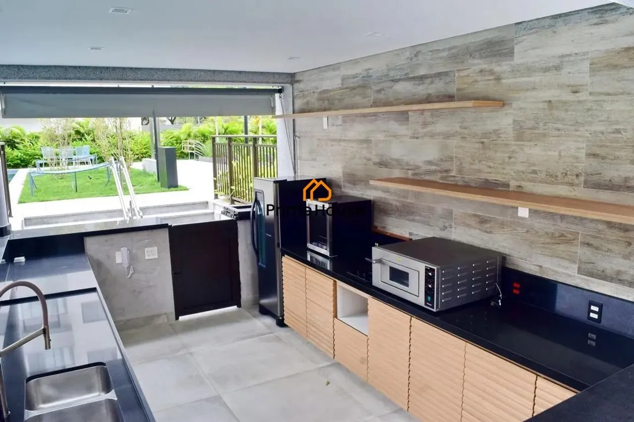 3-bedroom apartment with 3 bathrooms and a balcony — photo 13