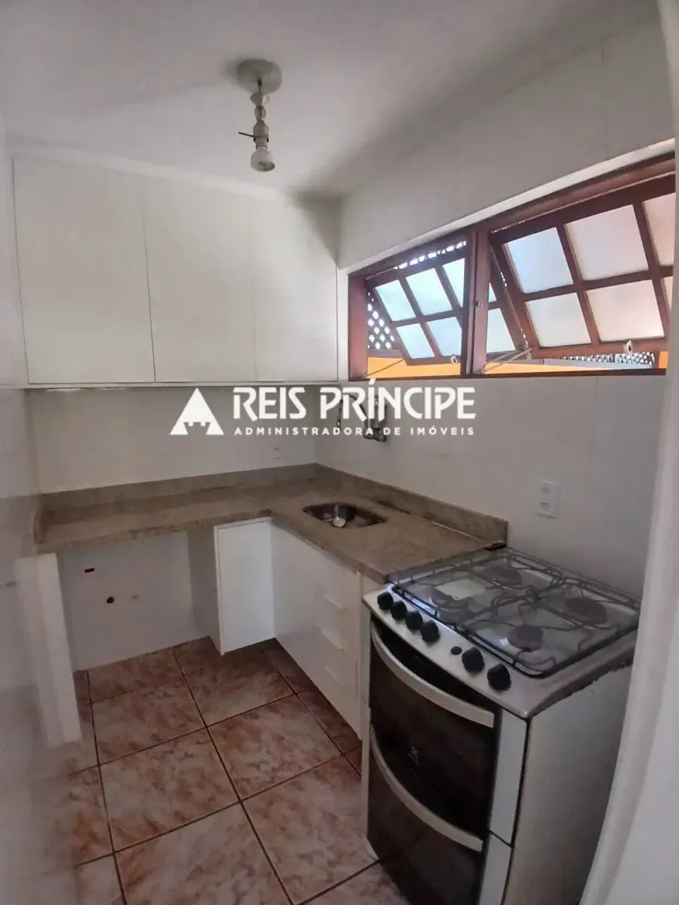 Unfurnished house with 4 bedrooms and 5 bathrooms — photo 14