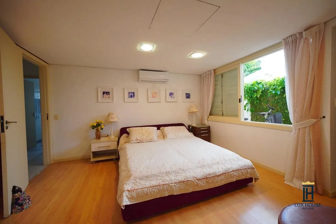 Casa de 3 dormitorios con ventanales de piso a techo — photo 3