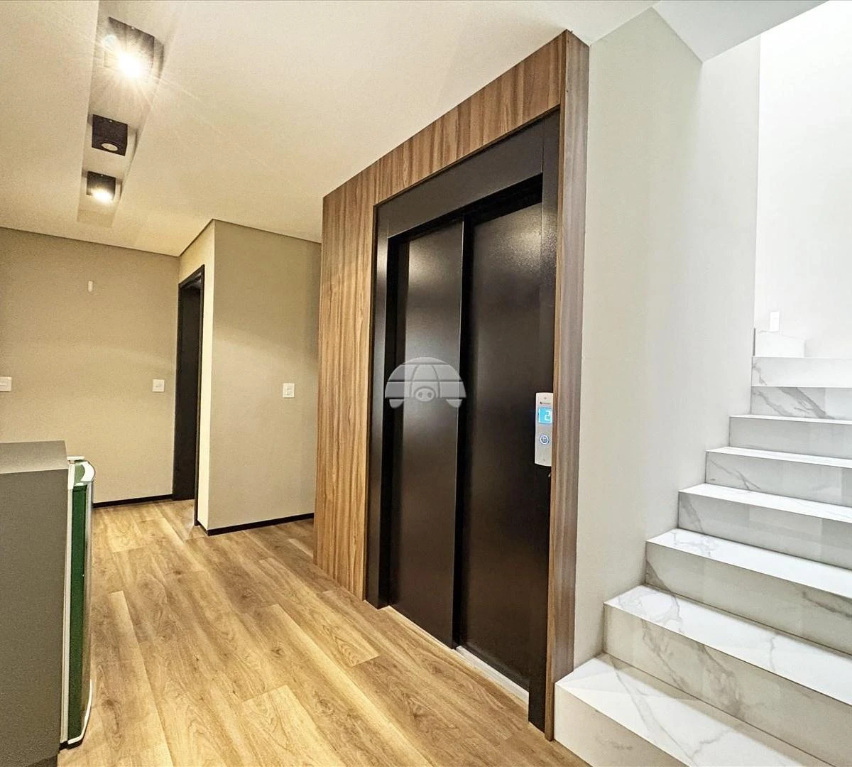 Furnished 293 m² house with open-plan kitchen — photo 40