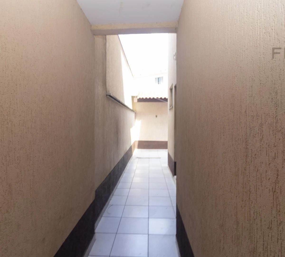 4-bedroom house with a bathtub in Curitiba — photo 41