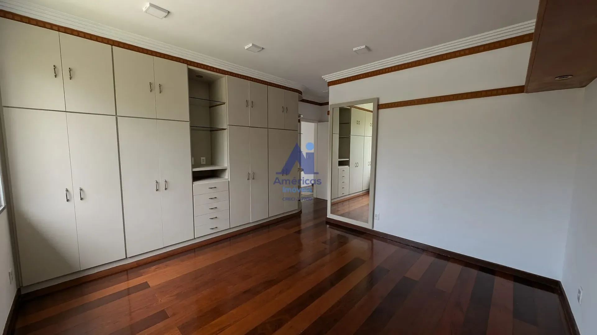 4-bedroom house with a grill on the balcony — photo 3