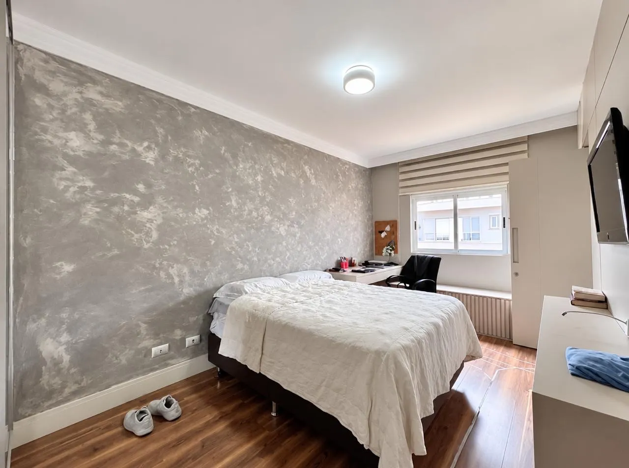 4-bedroom house with a home office — photo 4