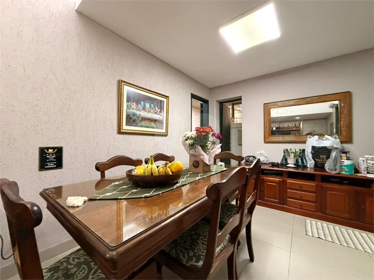 Casa com 5 quartos e 5 banheiros, varanda e janelas amplas — photo 9