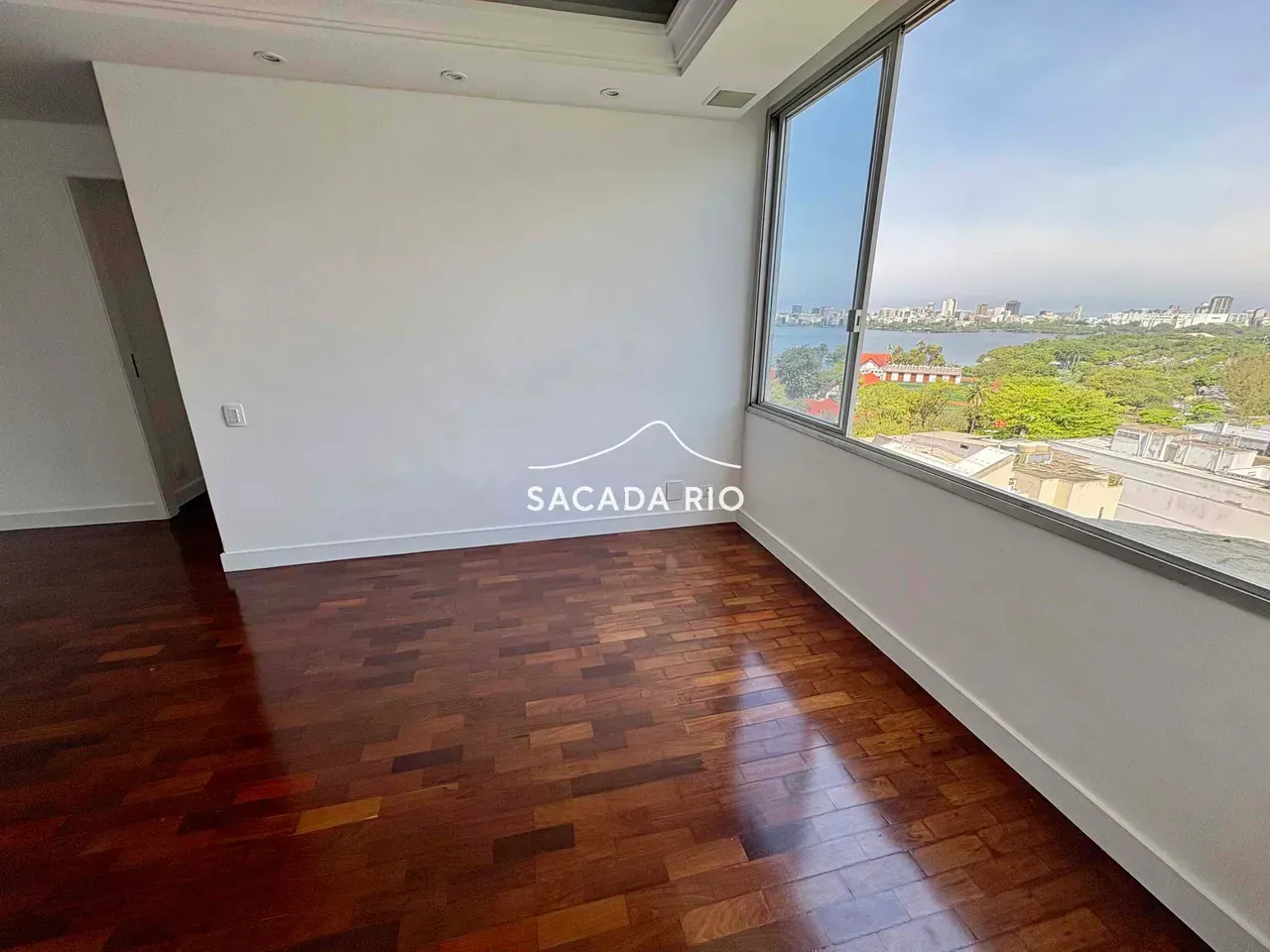 Floor-to-ceiling windows in a 3-bedroom apartment, 200 m² — photo 17