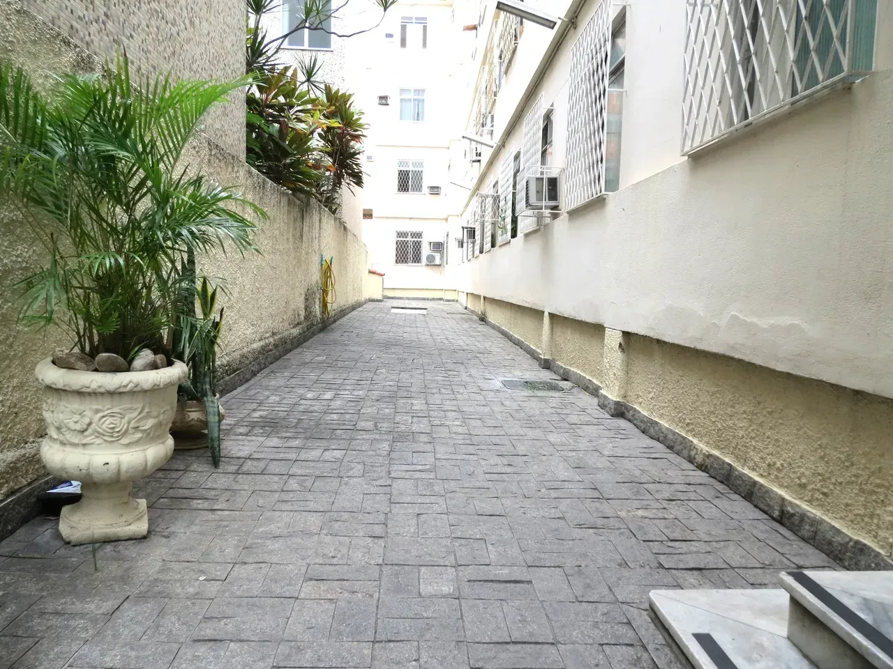 Apartamento com 2 quartos, 1 banheiro e cozinha fechada — photo 32